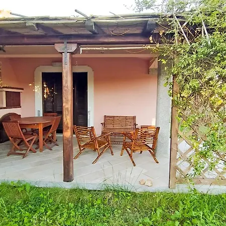 Appartamento Trilocale Le Canne 4 Posti Letto Con Giardino E Posto Auto Privato San Teodoro  Exterior photo