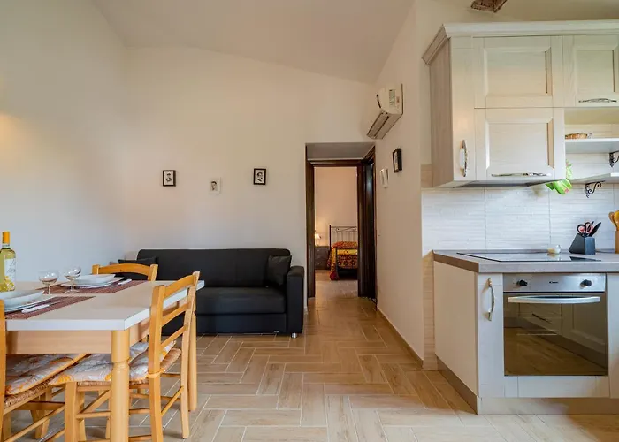 Appartamento Trilocale Le Canne 4 Posti Letto Con Giardino E Posto Auto Privato
